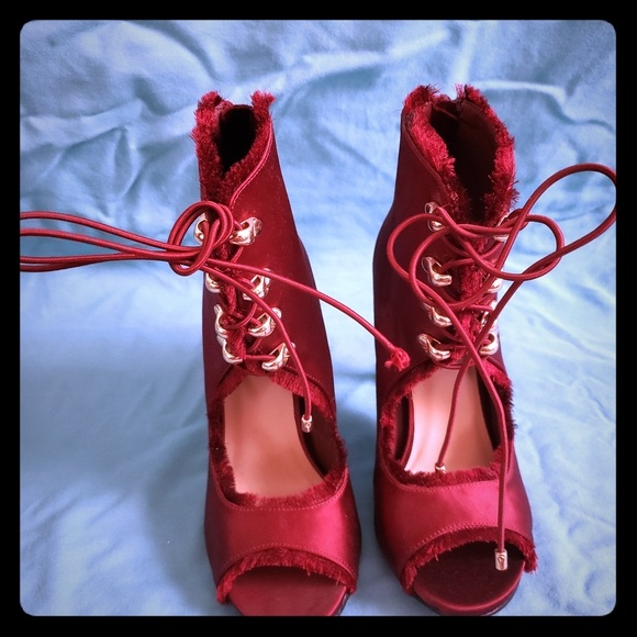 Willow Heels - Picture 1 of 4